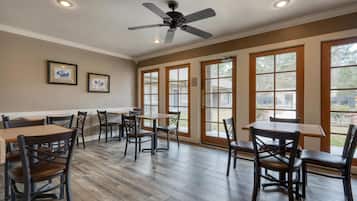 Free daily continental breakfast