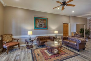 Lobby - SureStay Hotel By Best Western Leesville (Leesville)