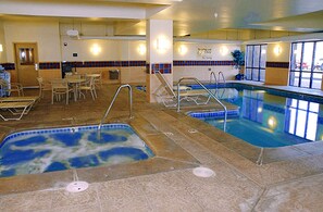 Indoor pool - Hampton Inn & Suites Kingman (Kingman)