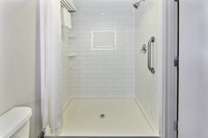 Secador de pelo, toallas, jabón, shampoo