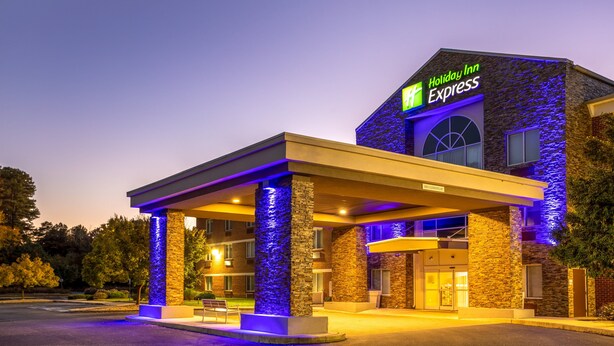 A Holiday Inn Express building with a stone facade and a covered entrance area. - Holiday Inn Express Hotel & Suites Salisbury - Delmar by IHG (Delmar)
