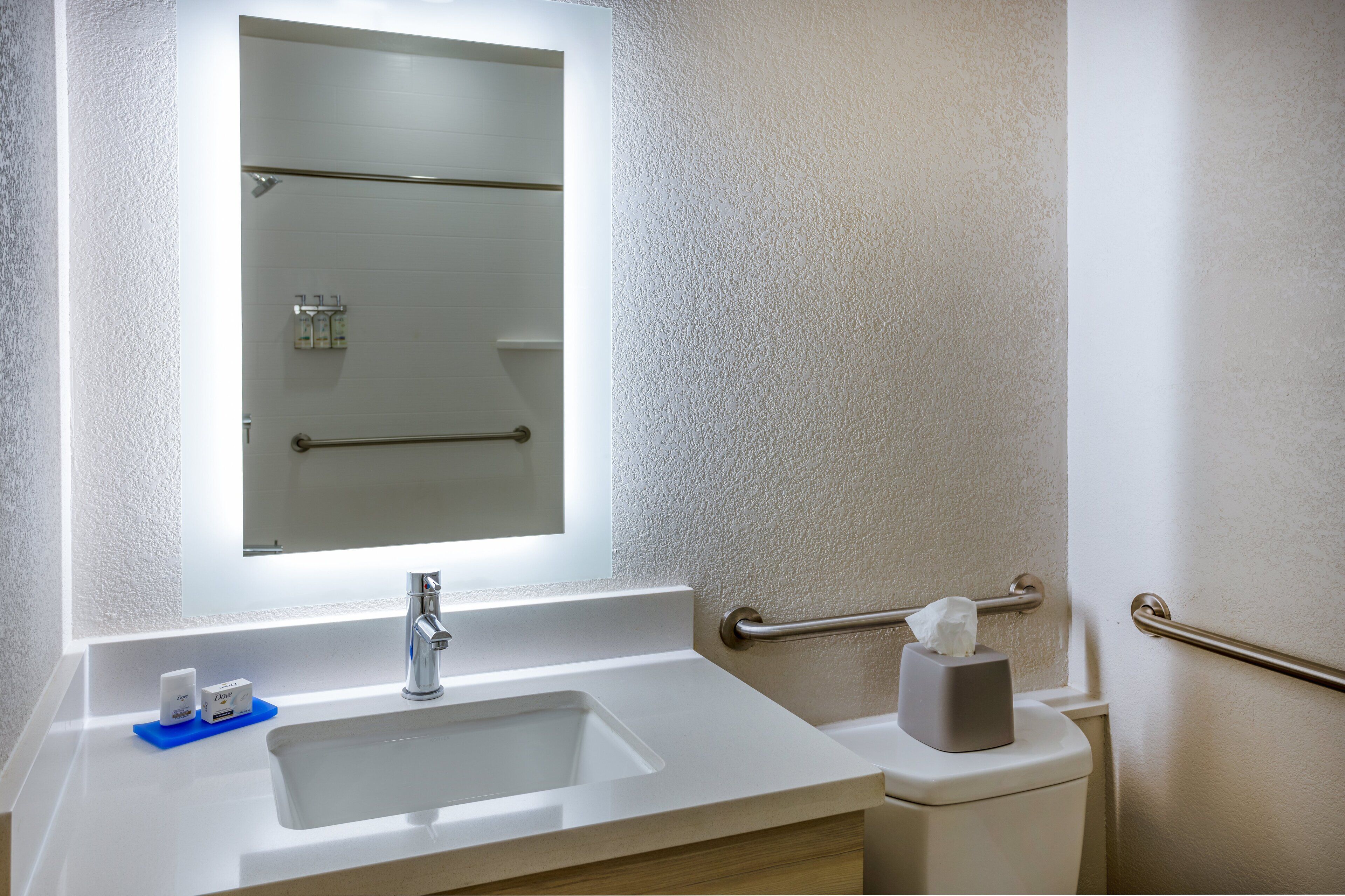 combined shower/bathtub, free toiletries, hair dryer, towels