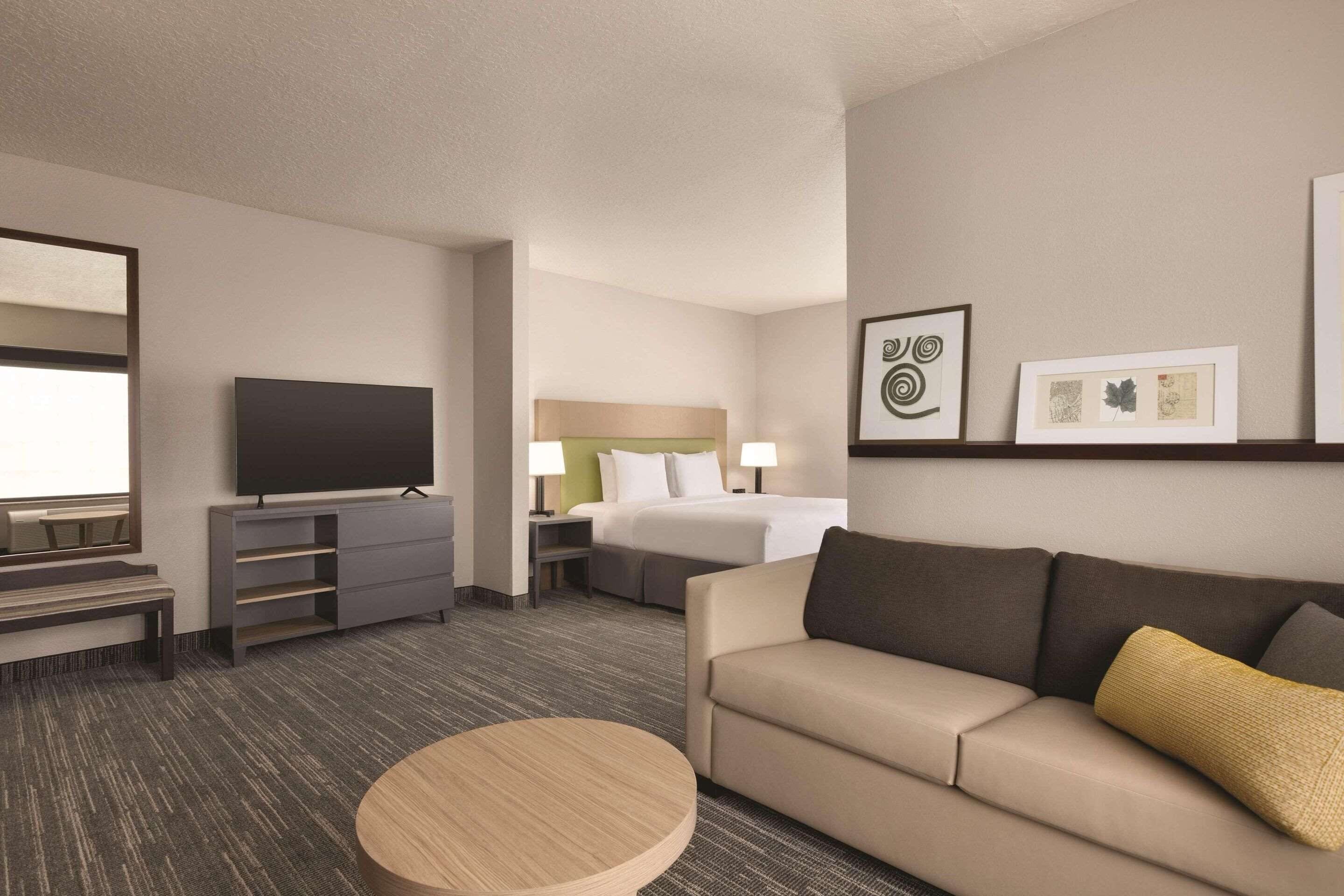 Photo - Country Inn & Suites by Radisson, RJ Stadium - Tampa Airport East