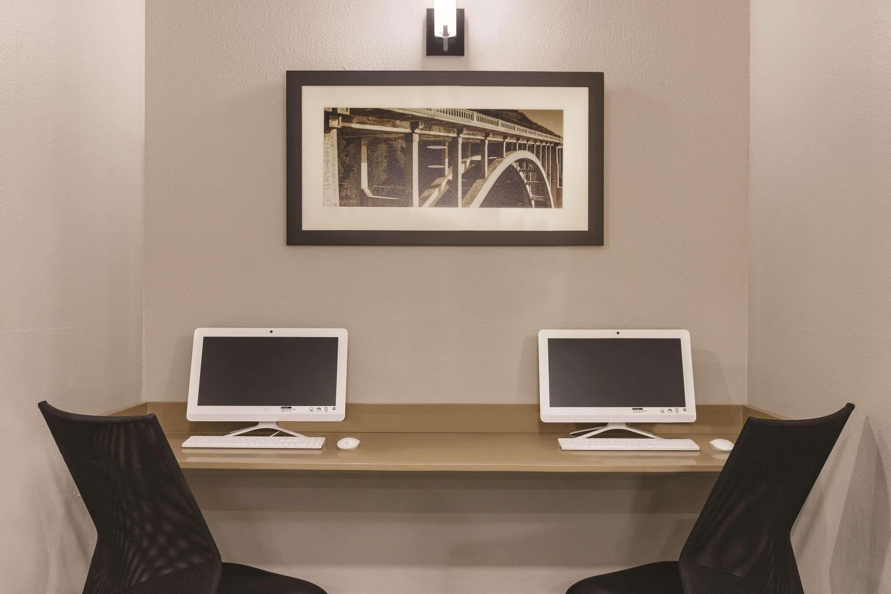 Photo - Country Inn & Suites by Radisson, RJ Stadium - Tampa Airport East