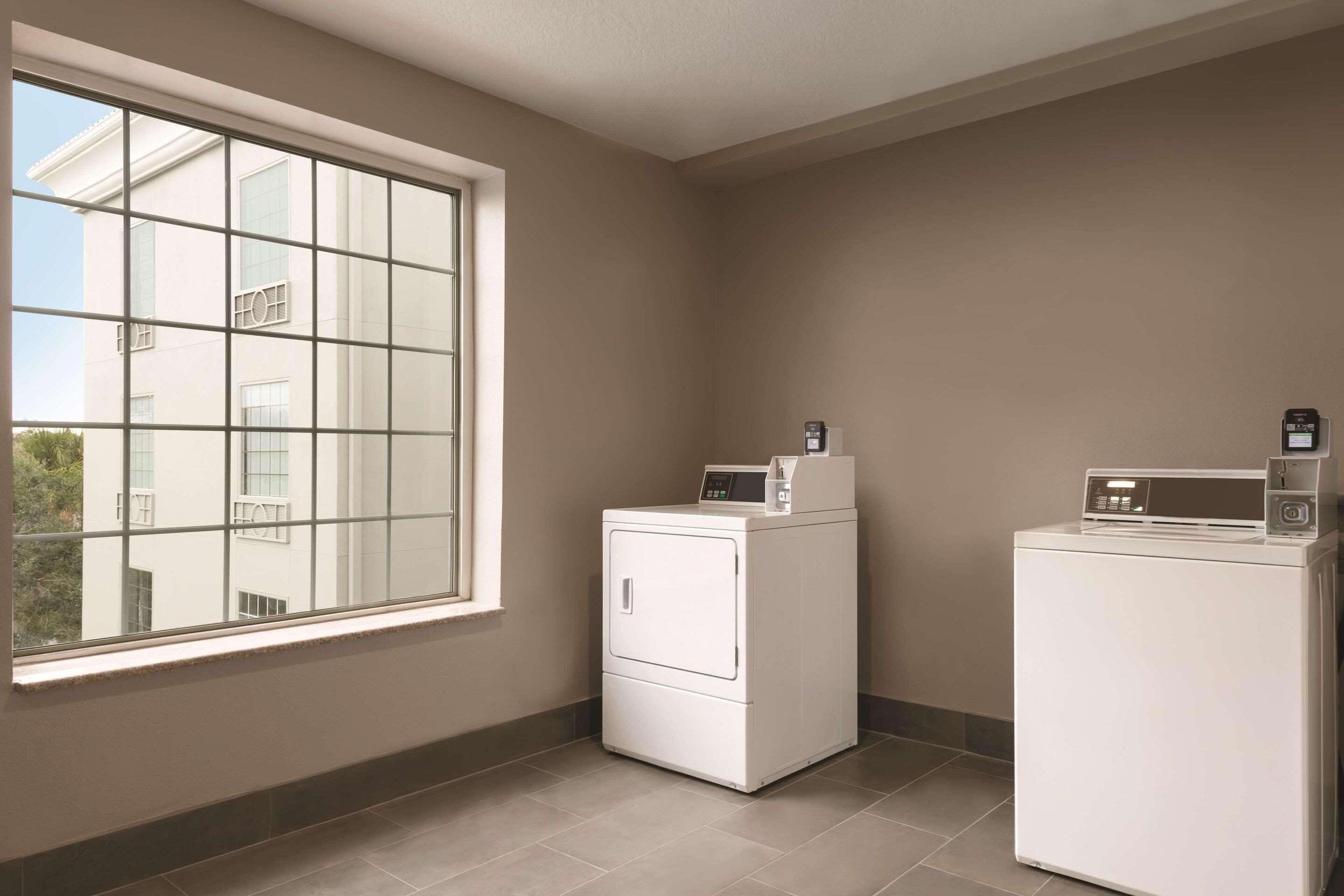 Photo - Country Inn & Suites by Radisson, RJ Stadium - Tampa Airport East