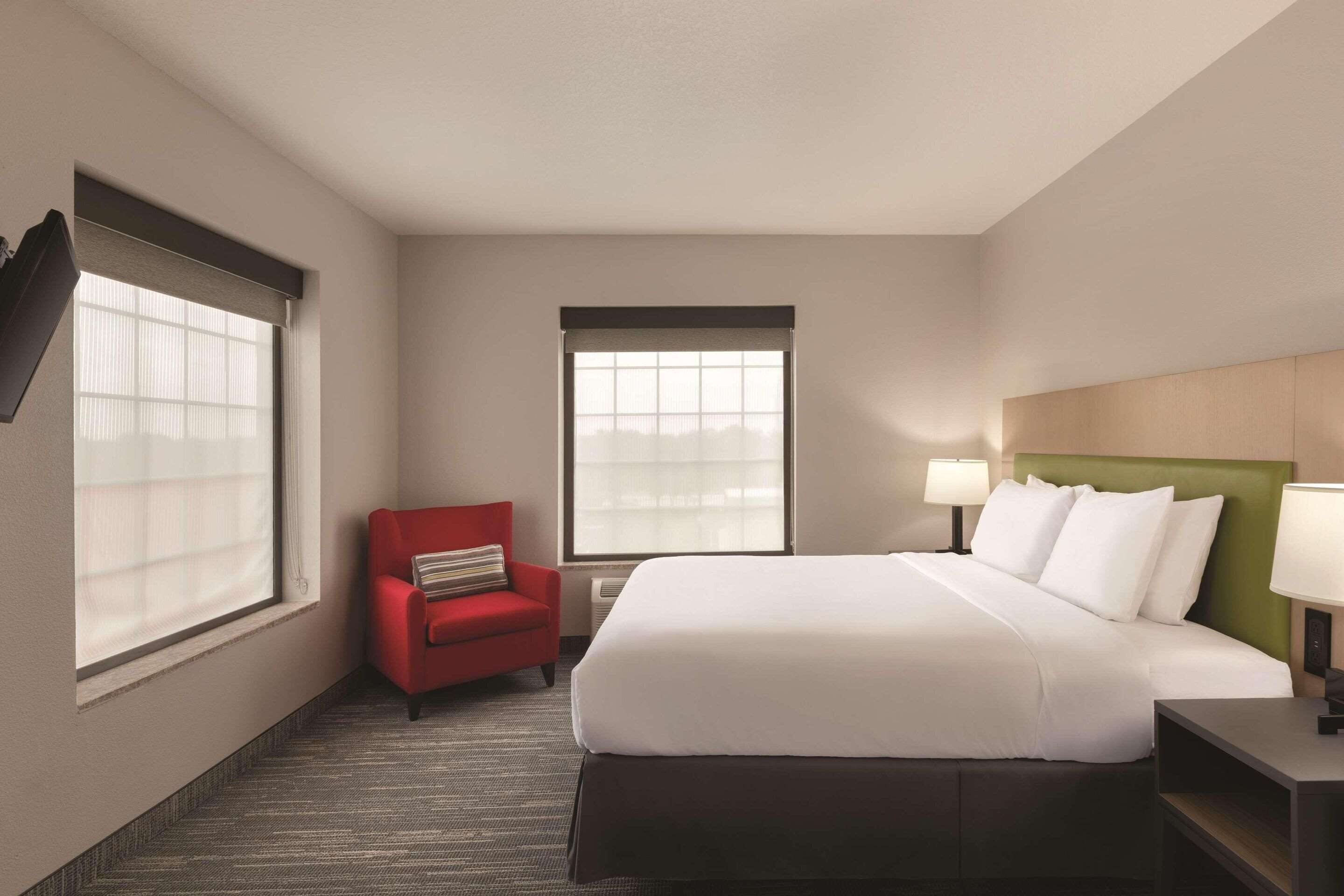 Photo - Country Inn & Suites by Radisson, RJ Stadium - Tampa Airport East