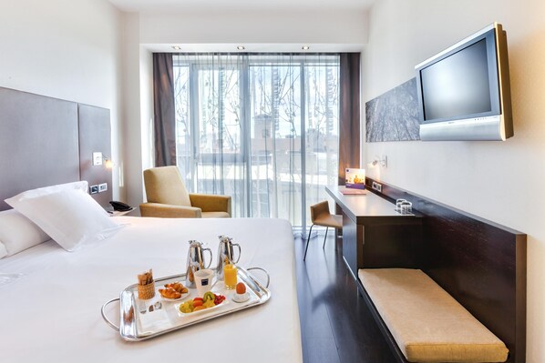 In-room safe, desk, soundproofing, free cribs/infant beds - Occidental Madrid Este (Madrid)
