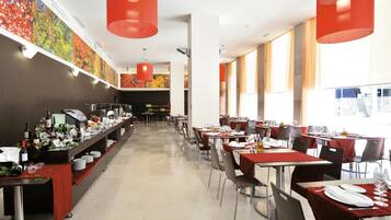 Breakfast, lunch, dinner served; Mediterranean cuisine