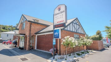 Fachada da propriedade