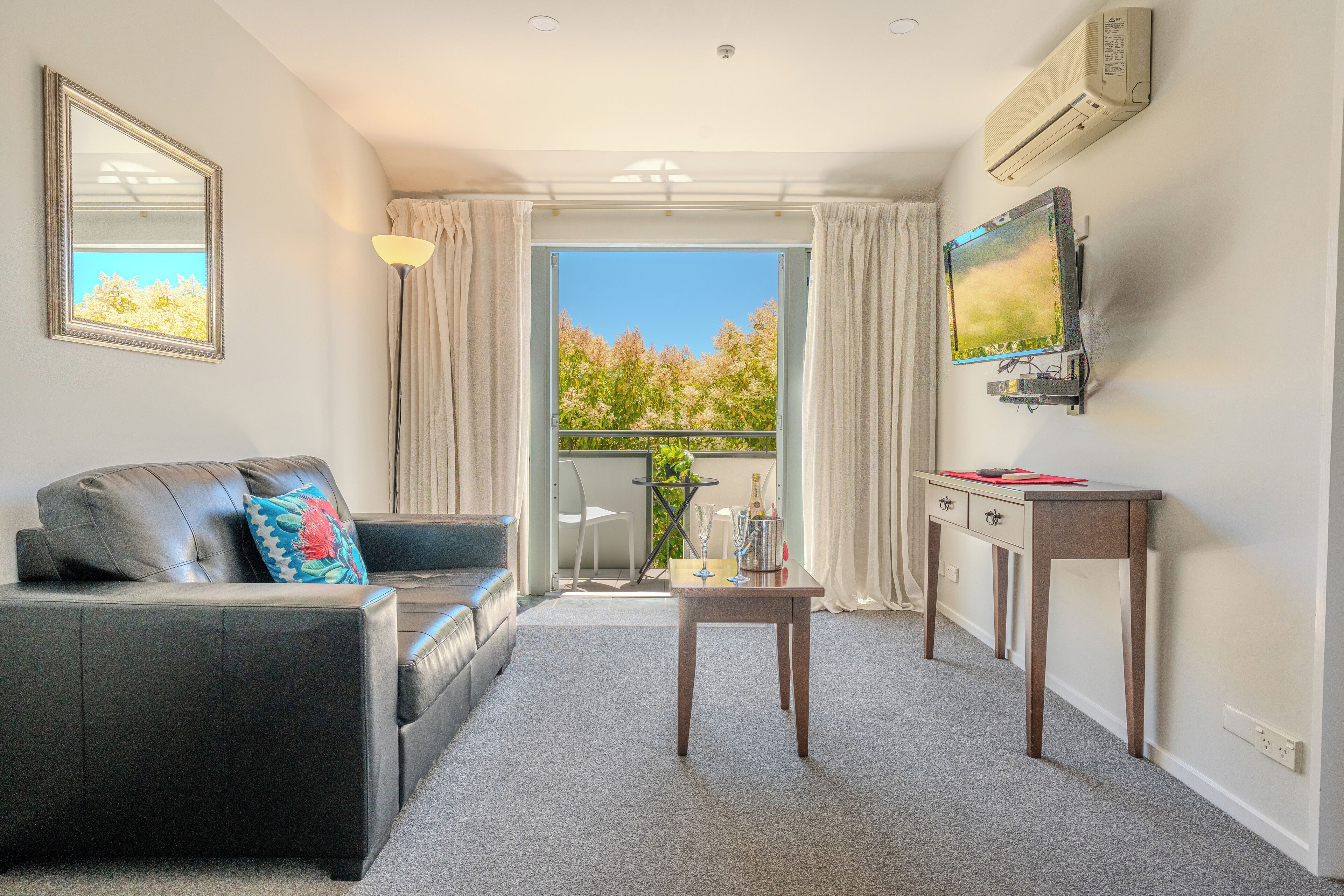 Appartement | Luxe beddengoed, een laptopwerkplek, geluiddichte muren