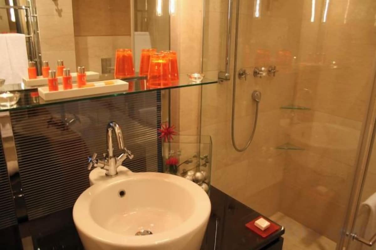Bathroom | Shower, rainfall showerhead, free toiletries, hair dryer
