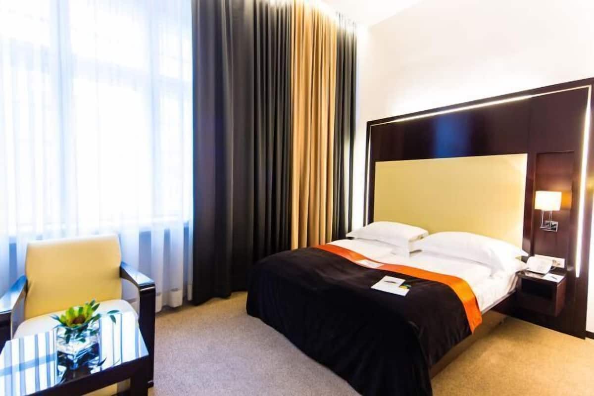 Free minibar items, in-room safe, desk, blackout curtains