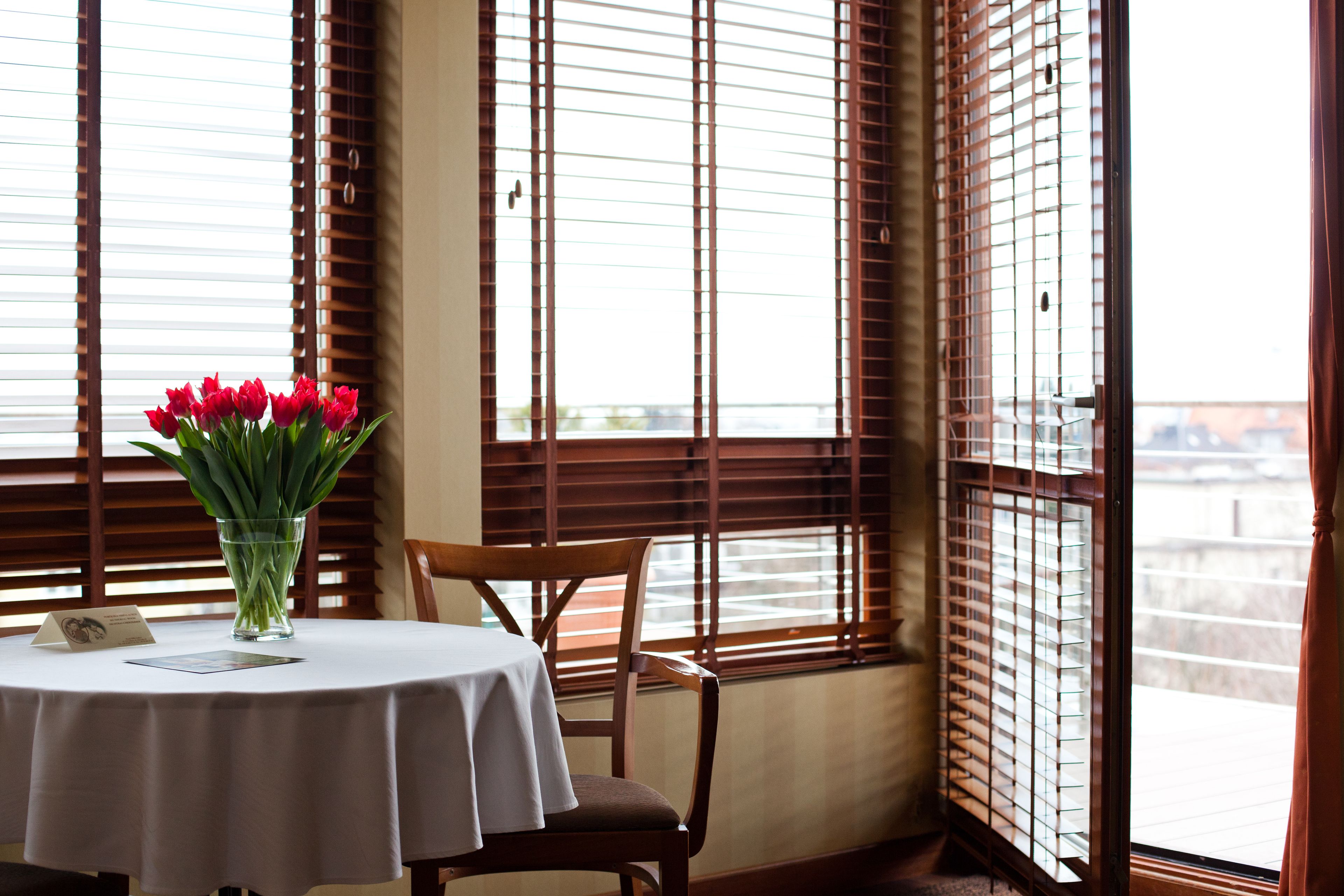 suite | living area | 32-cm lcd tv with digital channels, tv