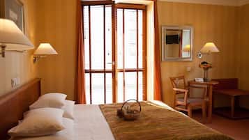 1 bedroom, hypo-allergenic bedding, minibar, in-room safe