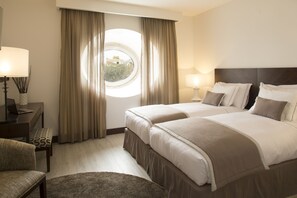 Family Room | Minibar, in-room safe, desk, free WiFi