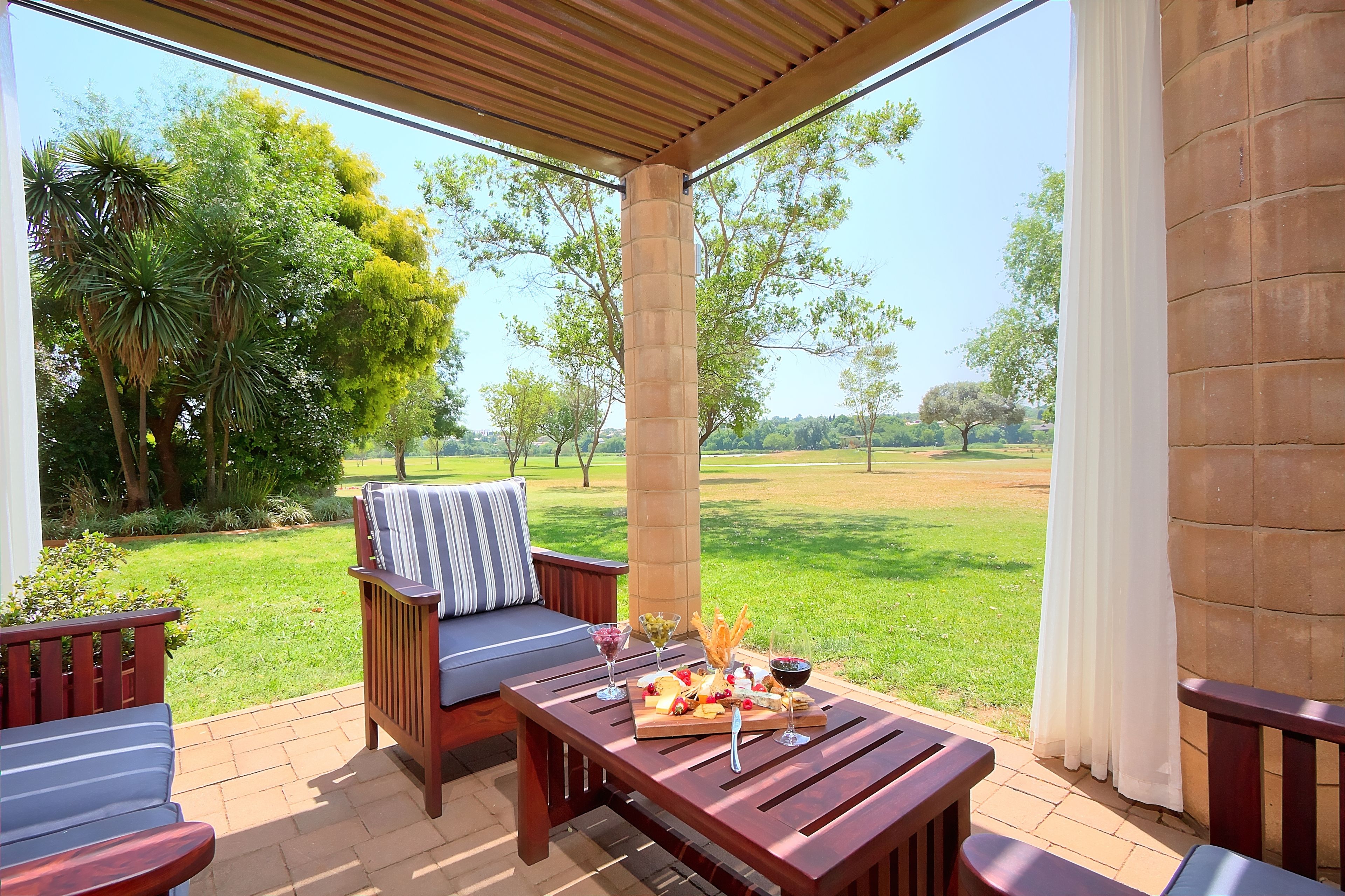 Vista frontal de la propiedad