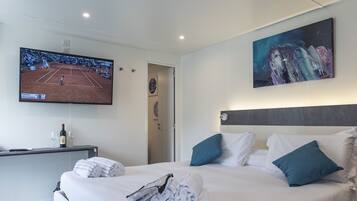 Bungalow (Suite) | Egyptian cotton sheets, blackout drapes, soundproofing