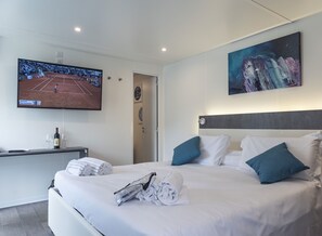 Bungalow (Suite) | Egyptian cotton sheets, blackout drapes, soundproofing