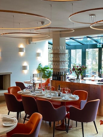 Se sirven desayunos, almuerzos y cenas. Landgoed Hotel Groot Warnsborn