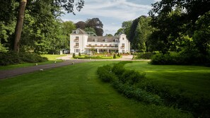 Front of property - Landgoed Hotel Groot Warnsborn (Arnhem)