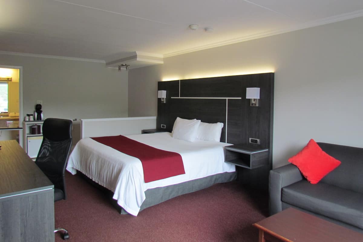 Standard-huone, 1 suuri parisänky, tupakointi kielletty | Työpöytä, pimennysverhot, silitysrauta/-lauta, ilmainen Wi-Fi