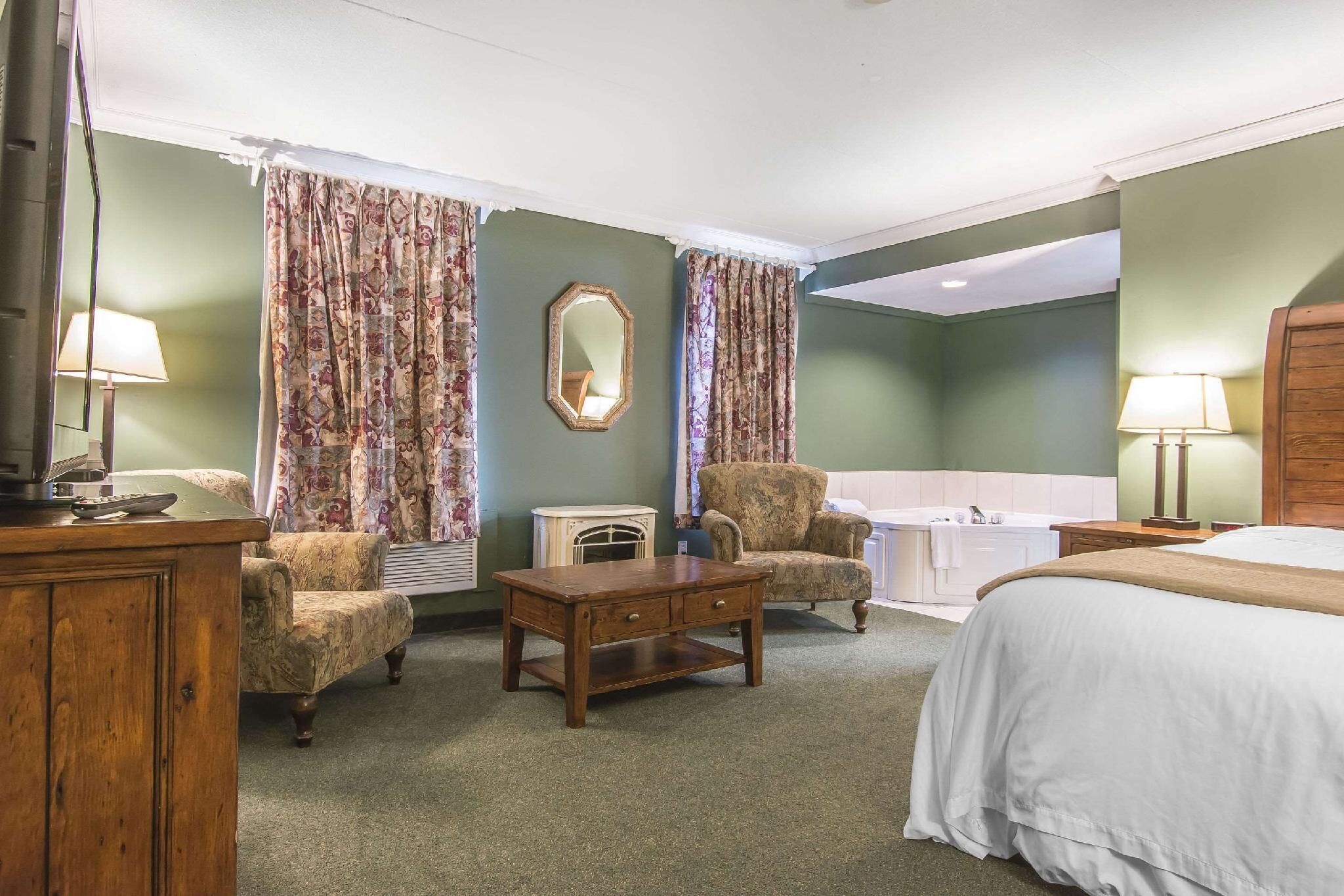 Skrivebord, mørklægningsgardiner, strygejern/strygebræt, gratis Wi-Fi