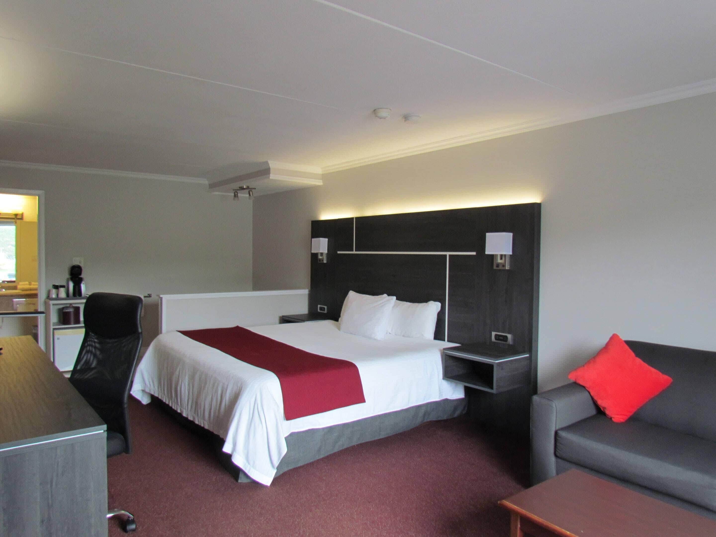 ห้องสแตนดาร์ด, เตียงคิงไซส์ 1 เตียง, ปลอดบุหรี่ | โต๊ะทำงาน, ผ้าม่านกันแสง, เตารีด/โต๊ะรีดผ้า, Wi-Fi ฟรี