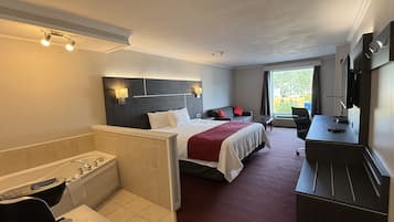 Standard Room, 1 King Bed, Non Smoking | Living area