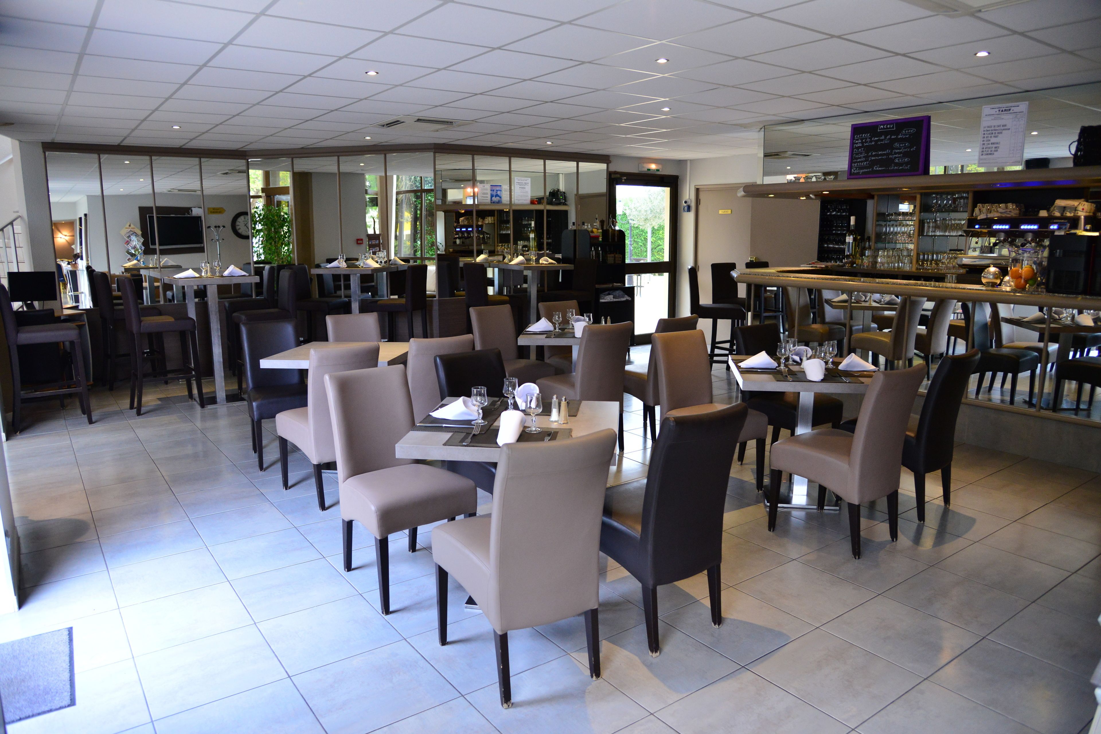 Lunsj og middag serveres, regionale retter