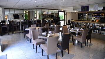 Lunsj og middag serveres, regionale retter