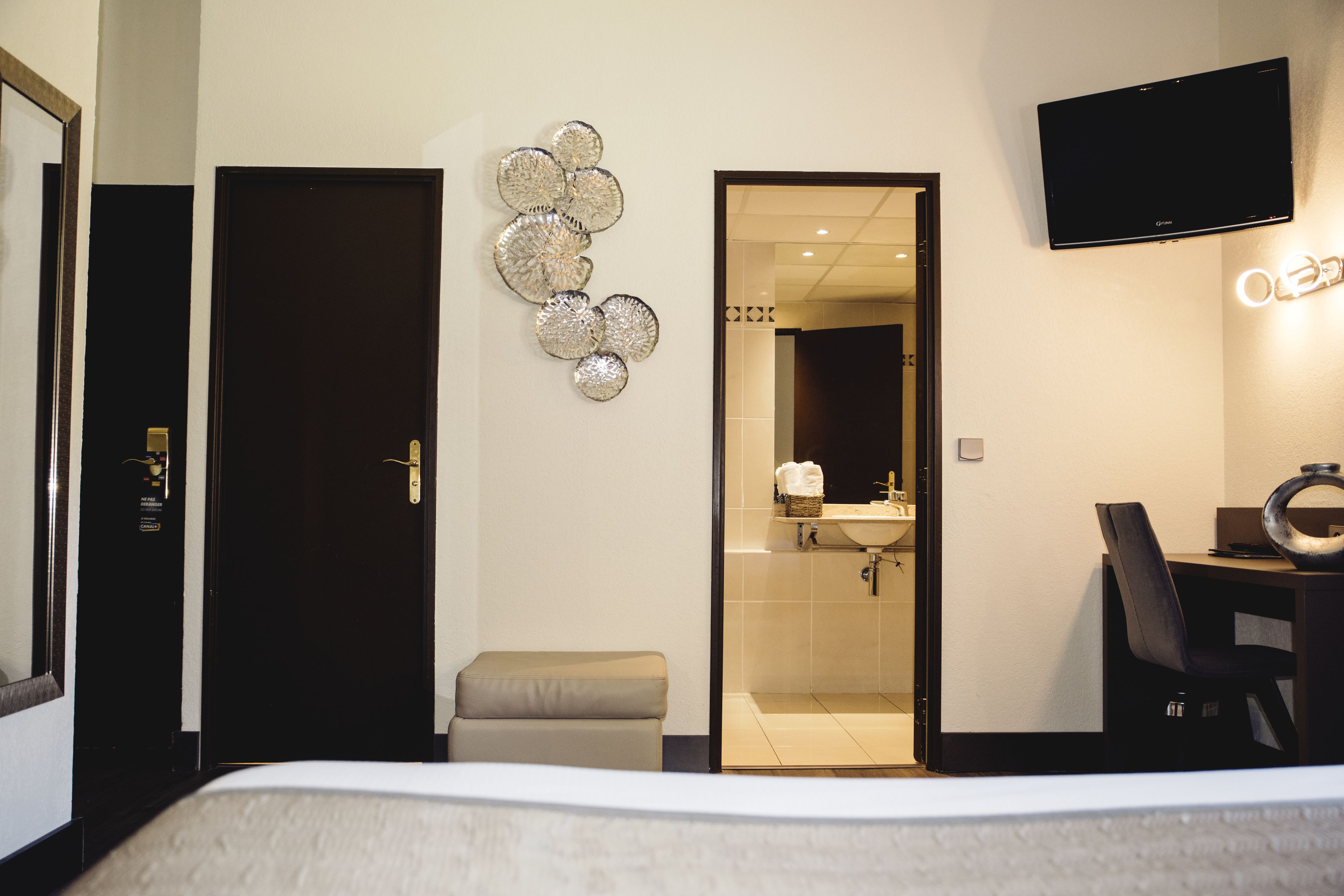 soundproofing, free wifi, wheelchair access