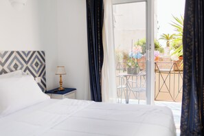 Double Room, Terrace, Sea View | Frette Italian sheets, premium bedding, down duvets, minibar - Hotel Bussola di Hermes (Anacapri)