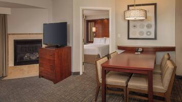 Premium bedding, in-room safe, desk, laptop workspace