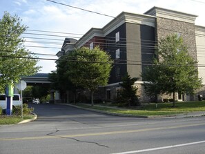 Exterior - Holiday Inn Express & Suites Stroudsburg-Poconos by IHG (Stroudsburg)