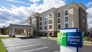 Exterior - Holiday Inn Express & Suites Stroudsburg-Poconos by IHG (Stroudsburg)