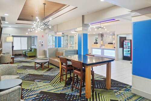 Holiday Inn Express & Suites Stroudsburg-Poconos by IHG