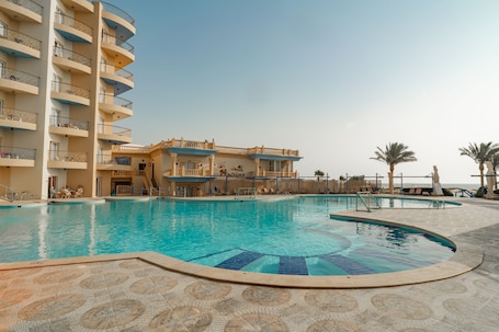 Outdoor pool. King Tut Aqua Park Beach Resort
