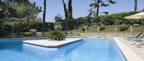 Seasonal outdoor pool