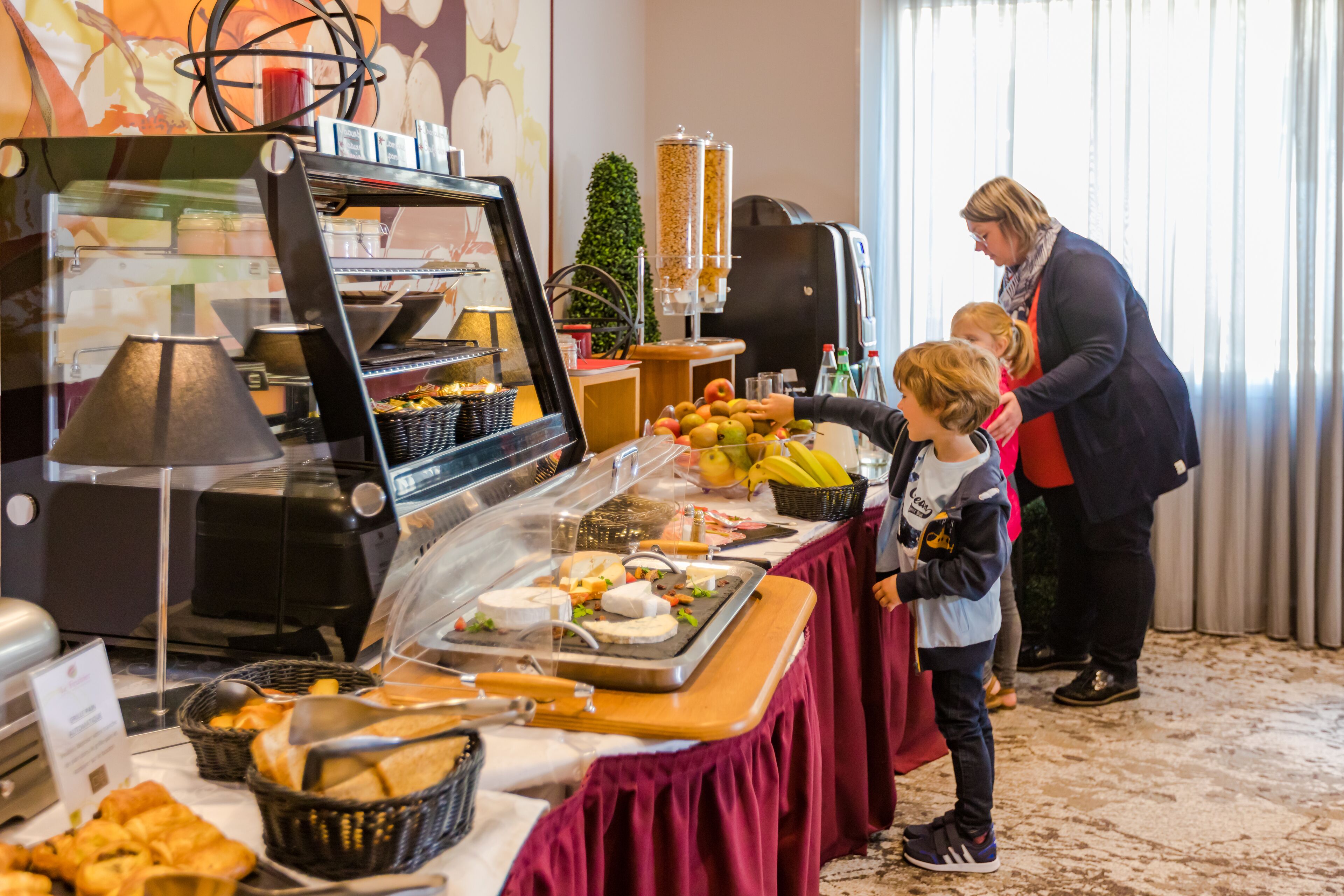 breakfast, lunch, dinner served; regional cuisine