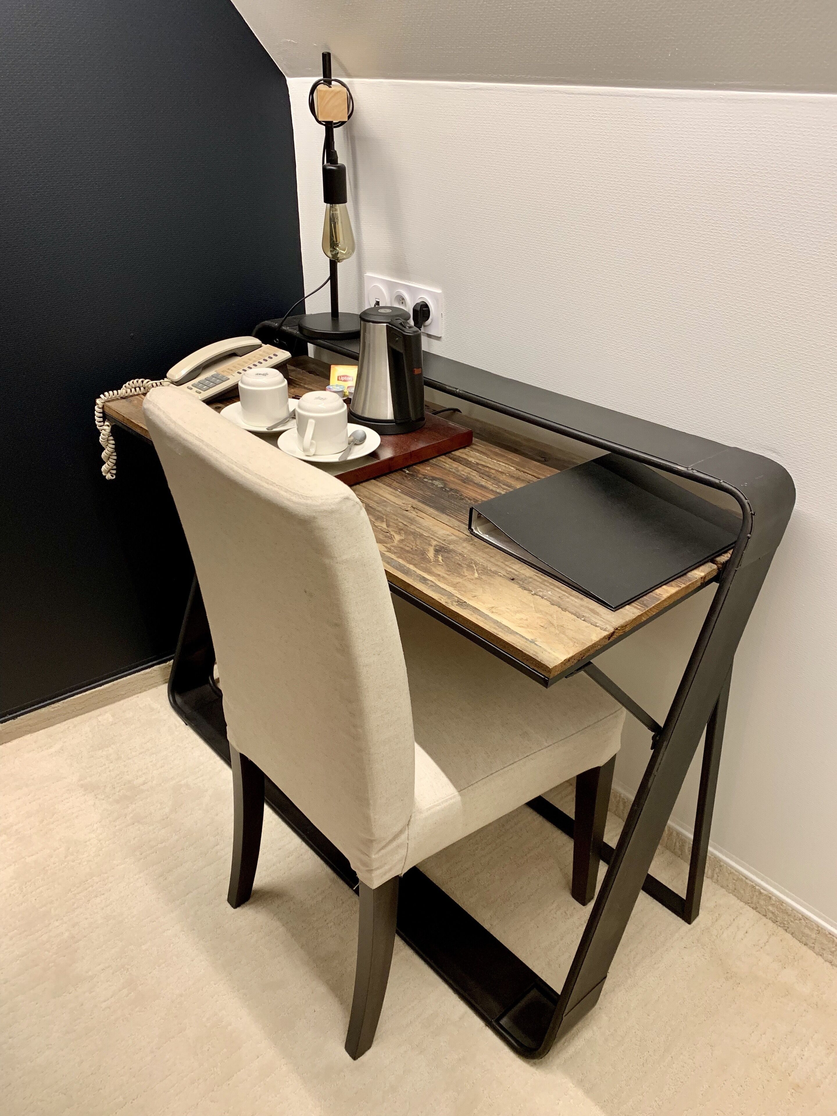 luxury room (superior) | living area | flat-screen tv