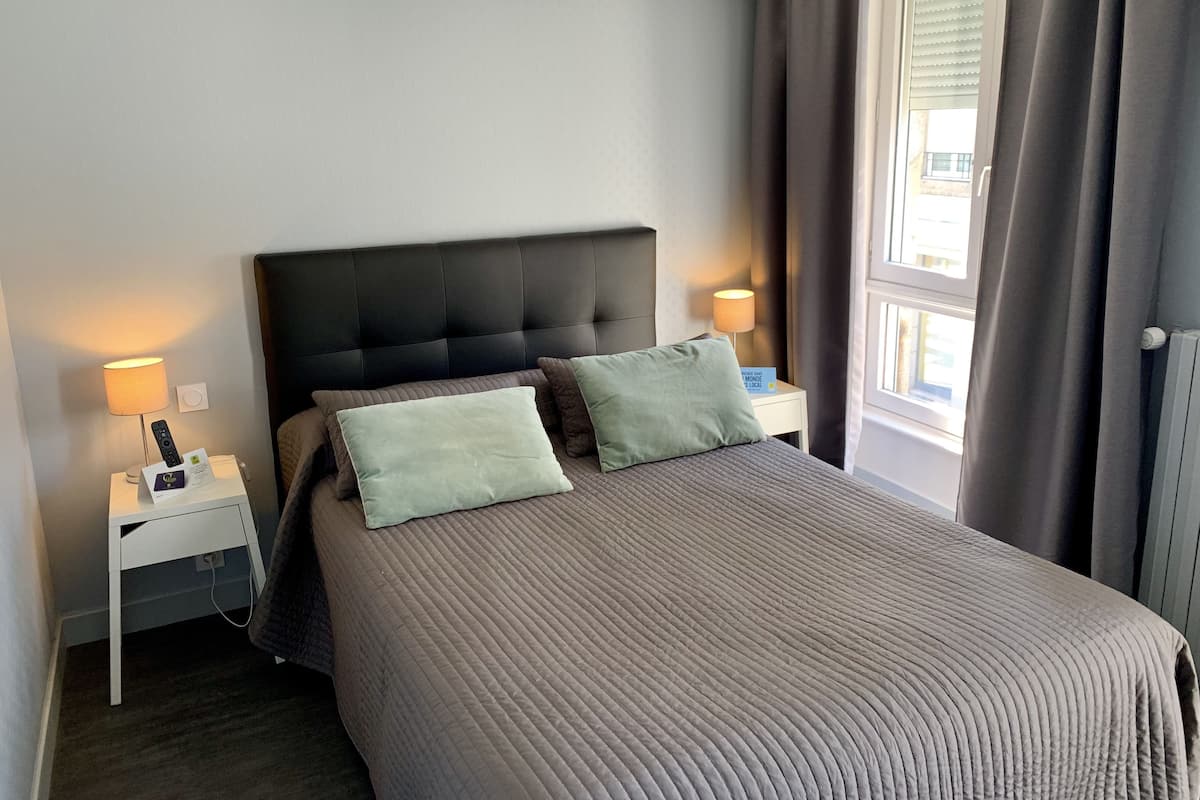 Traditional Double Room | In-room safe, desk, blackout curtains, soundproofing