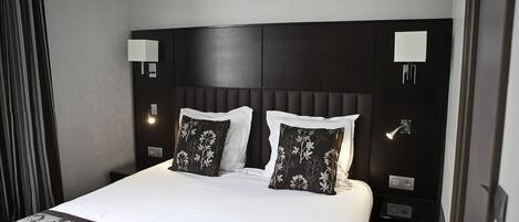 Camera Standard, 1 letto queen, non fumatori (Twin bed on request) | Biancheria da letto di alta qualità, minibar, una cassaforte in camera