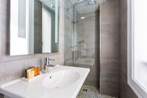 バスルーム | バスアメニティ (無料)、ヘアドライヤー