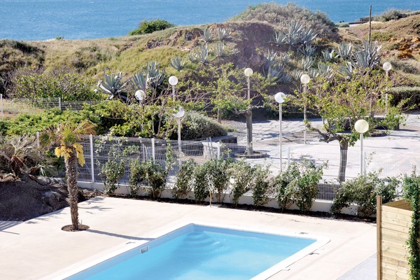 Seasonal outdoor pool, open 9:00 AM to 8:00 PM, pool umbrellas