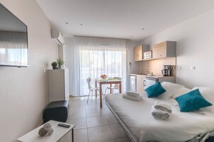 Studiolejlighed - byudsigt | Premium-sengetøj, lydisolering, strygejern/strygebræt, gratis Wi-Fi