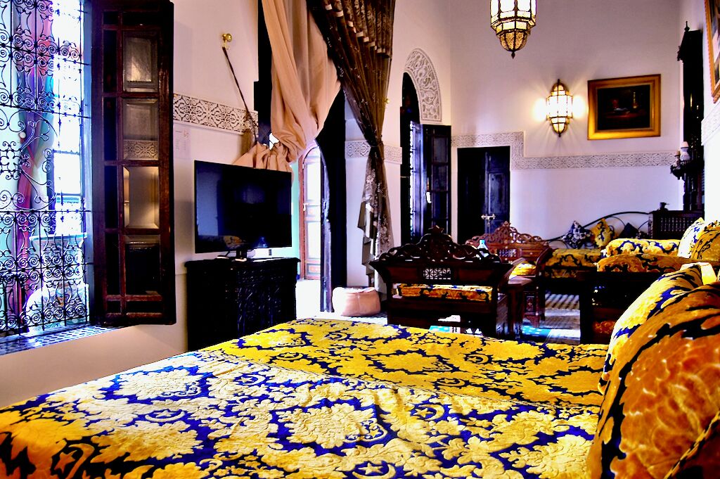 واي فاي مجانًا وملاءات أسرّة