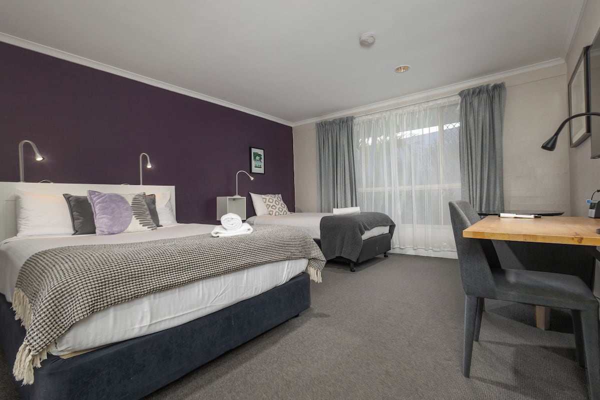 Executive Disabled | 1 bedroom, minibar, individually decorated, individually furnished