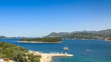 Beach nearby, sun-loungers, beach umbrellas, beach bar