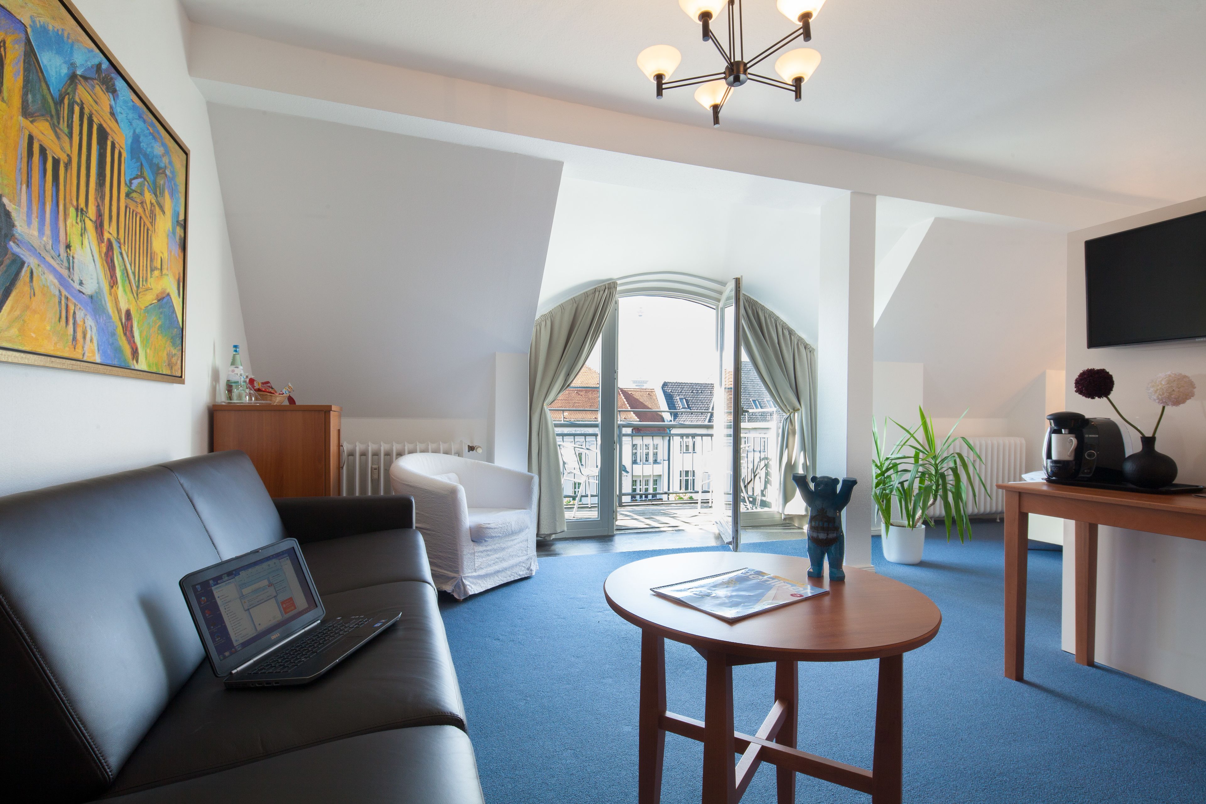 junior suite | living area | 26-inch flat-screen tv with cable channels, tv