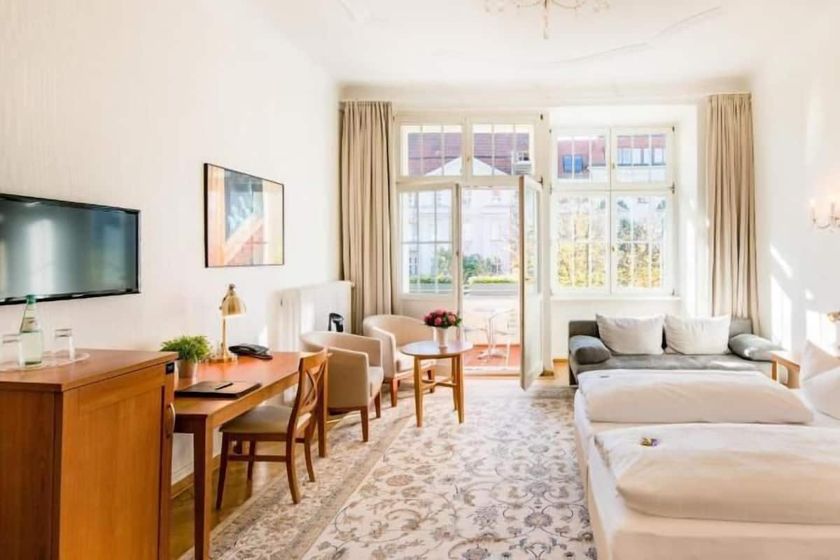 Allergiatestatut vuodevaatteet, pillowtop-patjalliset sängyt, minibaari